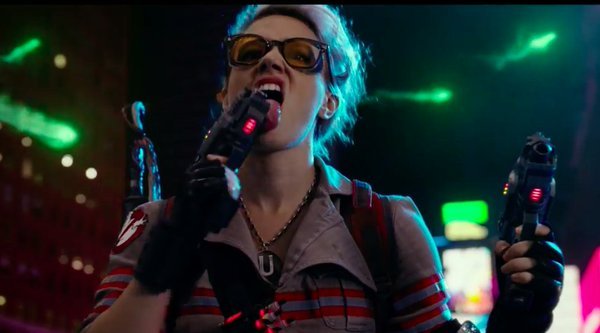 Kate McKinnon Licking Guns Ghostbusters Review Image DAGeeks